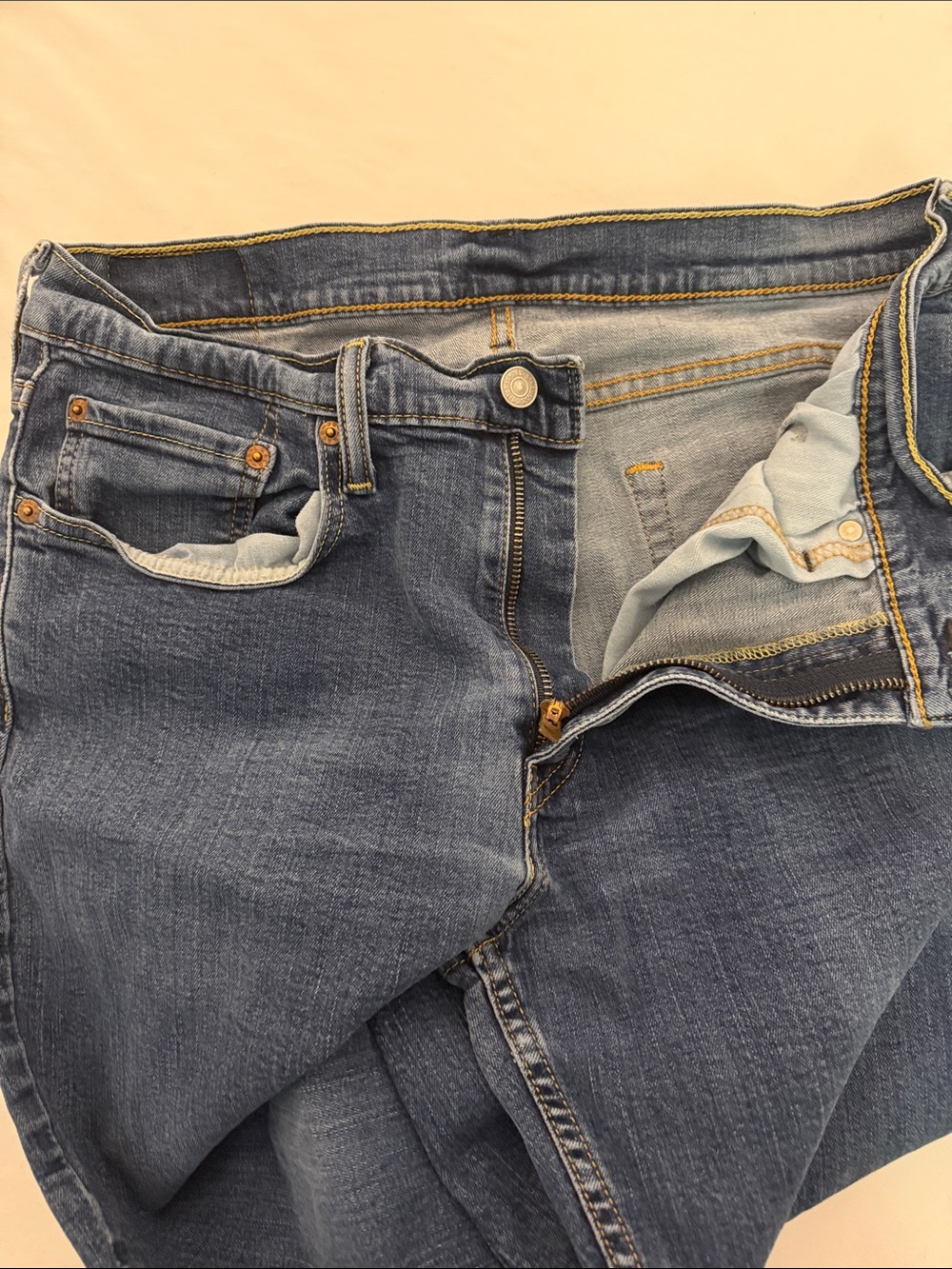 Levi's 34/30 514 Classic Straight-Leg Women's Jeans in Medium Blue - Picture 4 of 8